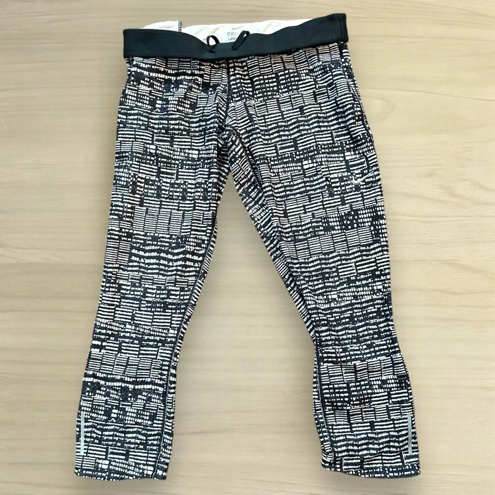 Nike Dri-Fit Women Legging Black White Geometric Elastic Waist crop size large - Picture 6 of 8